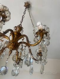Lampadario antico con cristalli