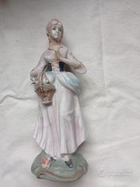 Eleganti Soprammobili in Porcellana e Ceramica