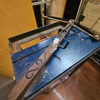 Balestra antica in legno intarsiato