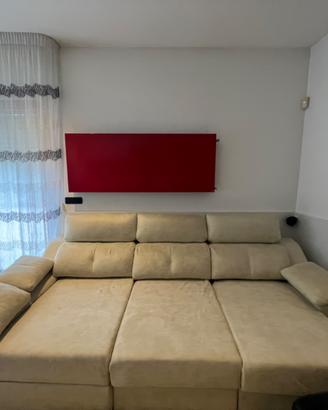 Divano in alcantara color panna