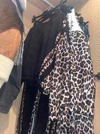 Tuta nera e bianca leopardata