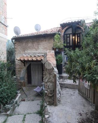 2 LOCALI A POGGIO MOIANO