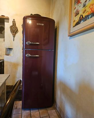 Frigorifero Gorenje retrò bordeaux con congelatore