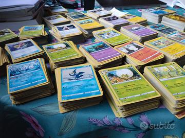 Lotto 200 carte Pokemon tutte diverse