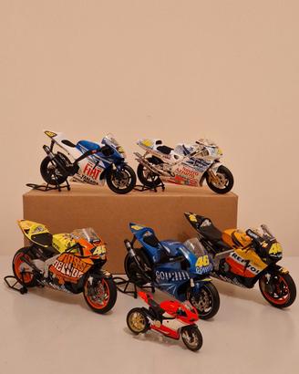 Modellini Valentino Rossi scala 1/9 moto Gp