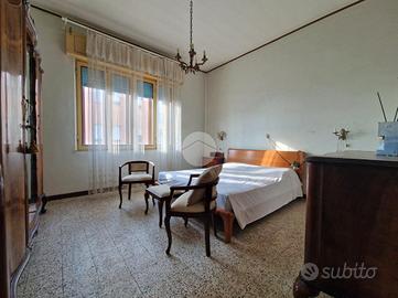 CASA SEMINDIPENDENTE A BORGO VIRGILIO