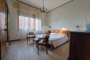 CASA SEMINDIPENDENTE A BORGO VIRGILIO