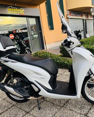 HONDA SH 150 TUTTO INCLUSO ANCHE PASSAGGIO!
