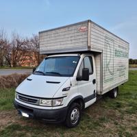 IVECO DAYLY 35 CABINATO CON SOVRACABINA