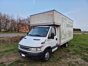 IVECO DAYLY 35 CABINATO CON SOVRACABINA