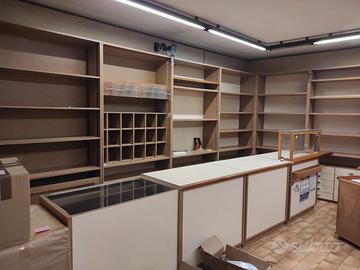 Arredamento vario negozio
