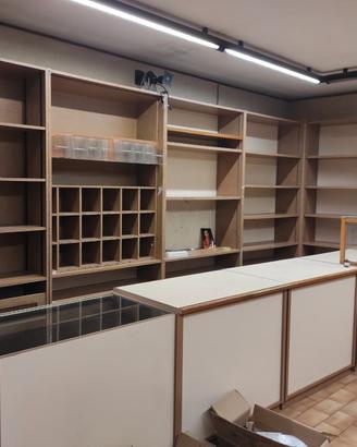 Arredamento vario negozio