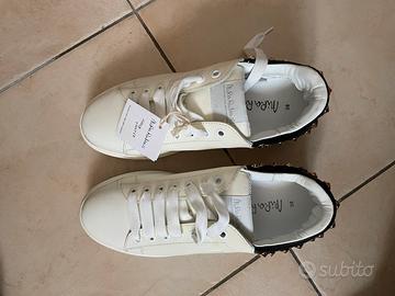 Scrape donna Nira Rubens