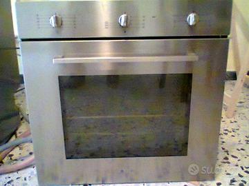 Forno ventilato ad incasso Smeg.