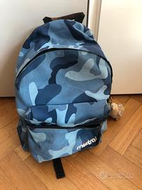 Zaino mimetico toni azzurro – pratico e alla moda