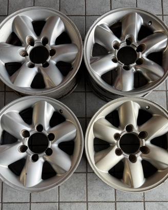 4 Cerchi in lega R16 Nissan Terrano 2ª serie (R20)