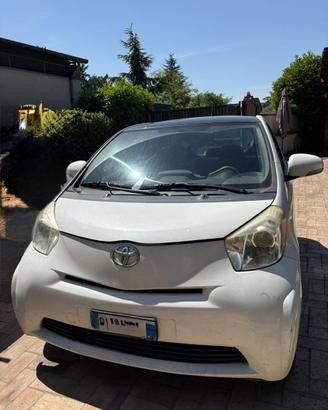 Toyota iQ