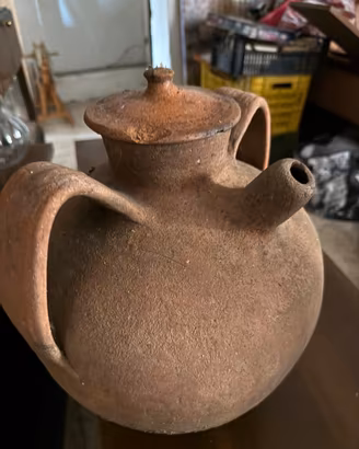 Antico vaso grande in terracotta