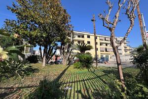 4 LOCALI A AVERSA