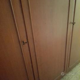 Armadio con attaccapanni in vero legno