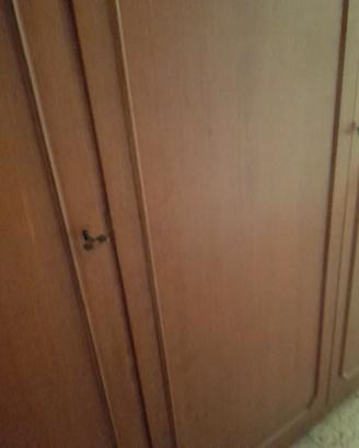 Armadio con attaccapanni in vero legno