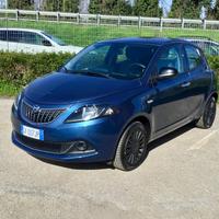 Lancia Ypsilon 1.0 70Cv FireFly 5 porte Hybrid Sil