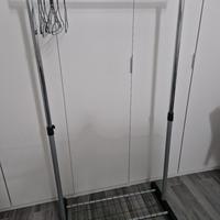 Stand appendiabiti regolabile in altezza