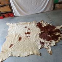 Tappeto in pelle di mucca rossa