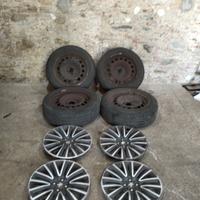 Cerchi e gomme in ferro con borchie da 195/60/16