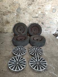 Cerchi e gomme in ferro con borchie da 195/60/16