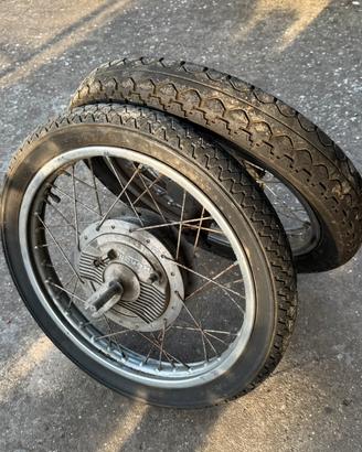 Coppia ruote Benelli 250 due tempi