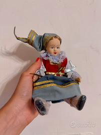 Bambola di porcellana da collezione