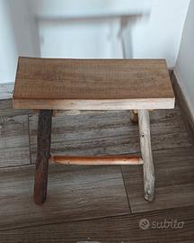 Sgabello in legno