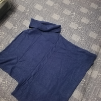 Maglione blu a rombo