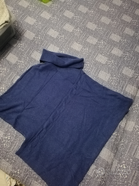 Maglione blu a rombo