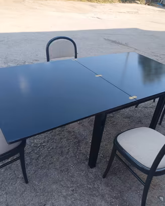 Tavolo allungabile completo di sedie 