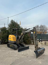 E210 Escavatore Volvo 27 q EC27C