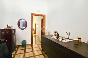 6 LOCALI A LEVERANO