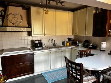 Cucina completa in legno