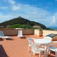 Trilocale con solarium privato a Punta Ala