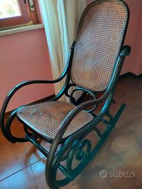 Sedia a dondolo antica in faggio 19 secolo