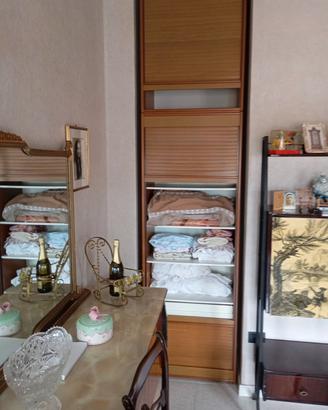 armadio con sportelli scorrevoli