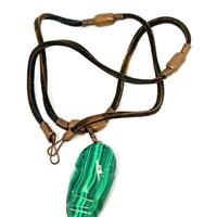 Collana malachite naturale e cuoio vintage