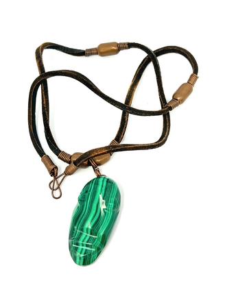 Collana malachite naturale e cuoio vintage
