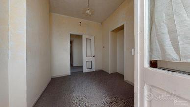 Tri-Quadrivano con due posti auto