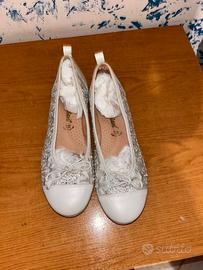 balletine bianche con ricamo e brillantini