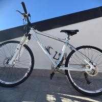 Bicicletta Rockrider 8.2