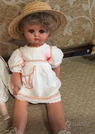 Bambola anni 50 in buscuit con abiti dell epoca