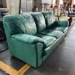 2 divani in pelle 3 posti cadauno