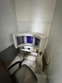 Frigo e lampada abbronzante